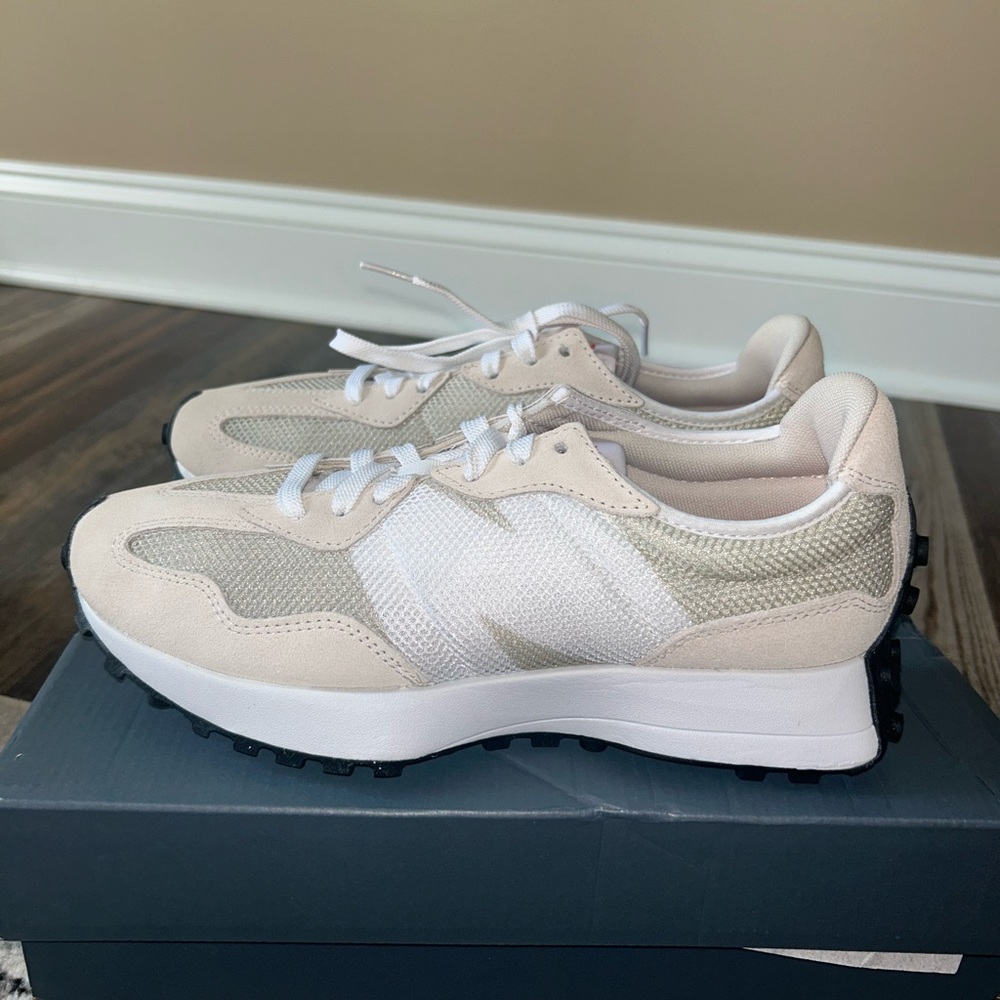 NWT New Balance 327